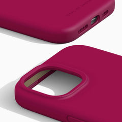 Ideal of Sweden Silicone Case MagSafe Magenta for iPhone 15